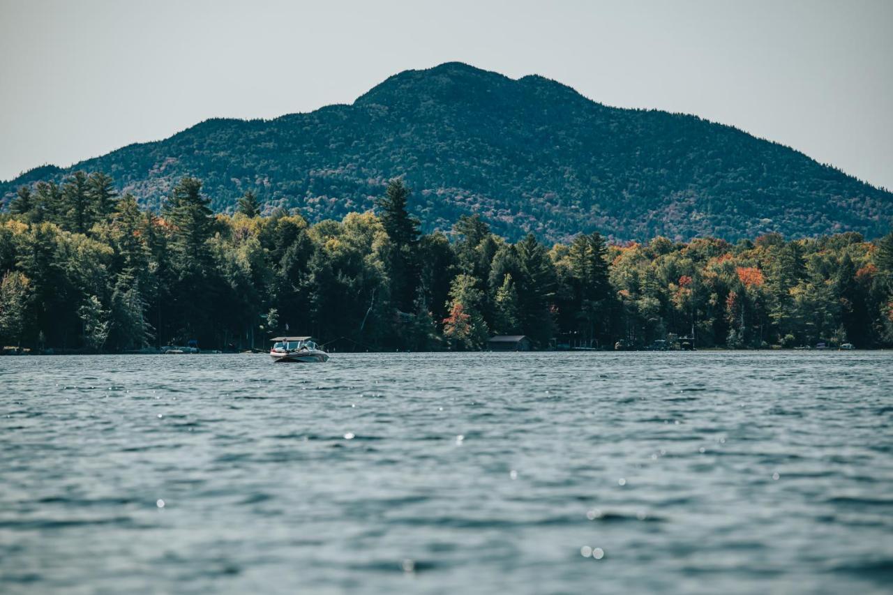 Voco Saranac Lake Ny - Waterfront By Ihg Hotel Buitenkant foto