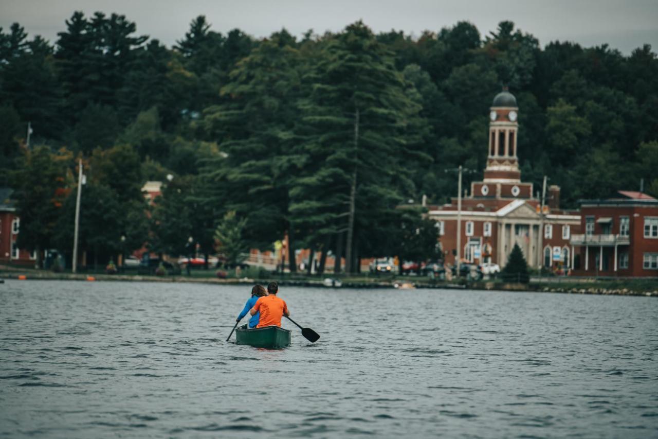 Voco Saranac Lake Ny - Waterfront By Ihg Hotel Buitenkant foto