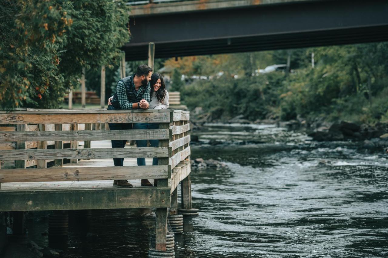 Voco Saranac Lake Ny - Waterfront By Ihg Hotel Buitenkant foto