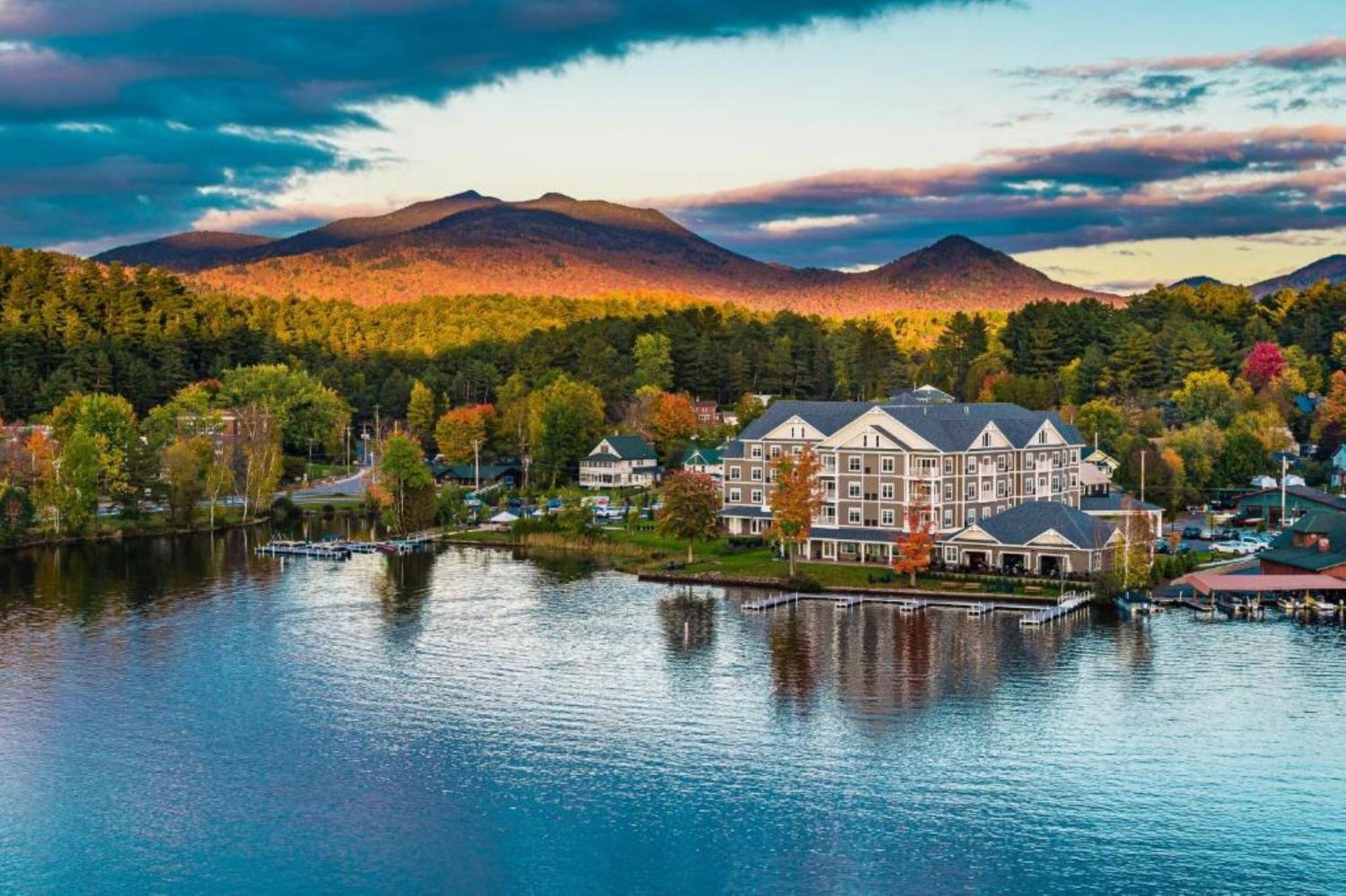 Voco Saranac Lake Ny - Waterfront By Ihg Hotel Buitenkant foto