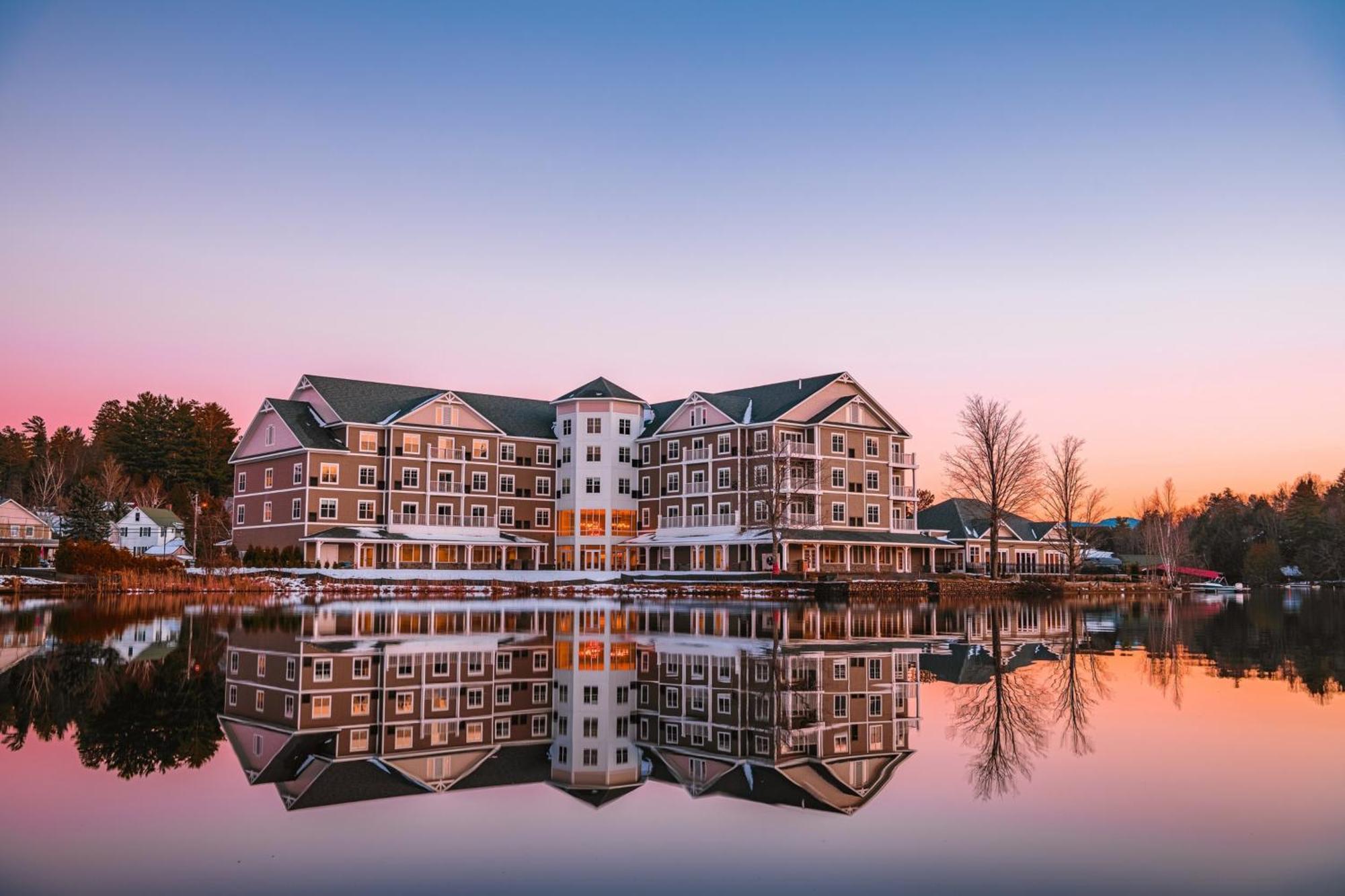 Voco Saranac Lake Ny - Waterfront By Ihg Hotel Buitenkant foto